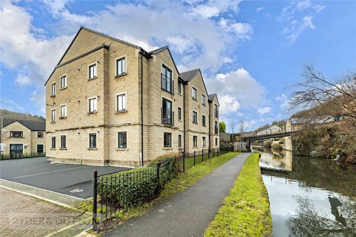 2 Bedroom Flat For Sale In Beck Road, Sowerby Bridge, West Yorkshire, HX6