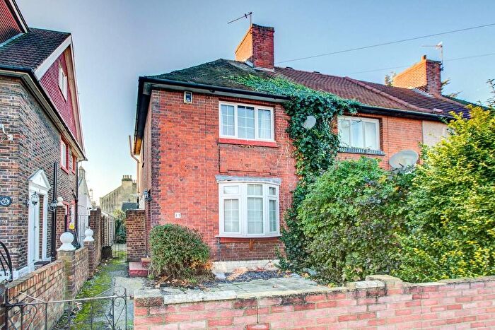 2 Bedroom Terraced House For Sale In Egham Road, London, E13