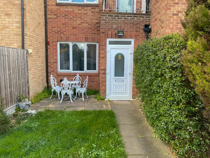 1 Bedroom Ground Maisonette To Rent In Andrew Close, Chigwell, Essex, IG6