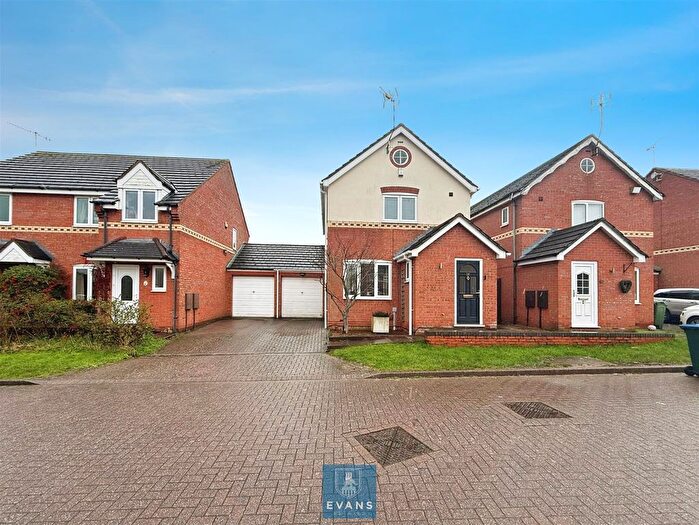 3 Bedroom Link Detached House For Sale In Lyndale Close, Coventry, CV5