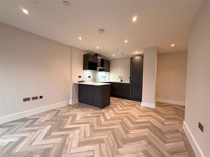 1 Bedroom Flat To Rent In Cockfosters Road, Cockfosters, Barnet, EN4