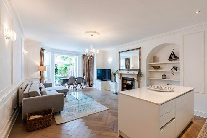 3 Bedroom Flat To Rent In Belsize Square, Belsize Park, NW3