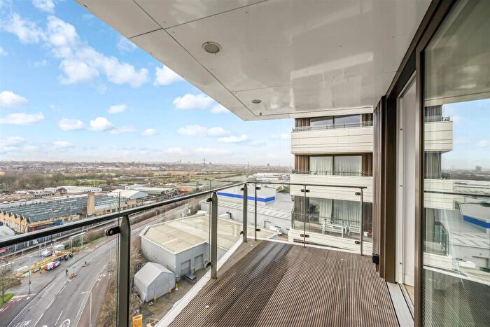 2 Bedroom Apartment For Sale In Beck Square, Leyton, E10