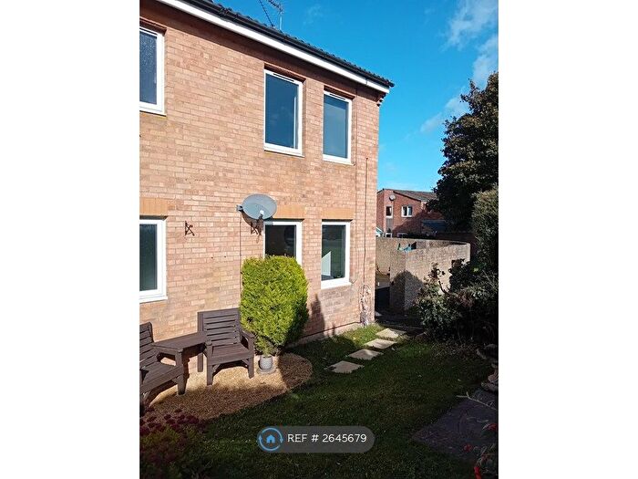 1 Bedroom Flat To Rent In Tamar Close, Thornbury, Bristol, BS35