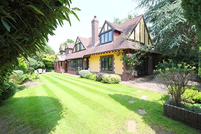 4 Bedroom Detached House For Sale In Cleeve Court, Downend, Bristol, BS16