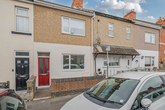 2 Bedroom Terraced House For Sale In Ford Street, Kingshill, Swindon, SN1