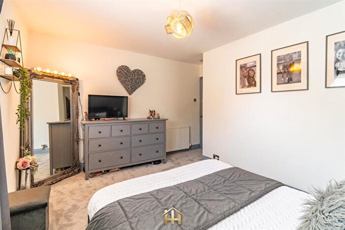 3 Bedroom End Of Terrace House For Sale In Balerno Street, Dundee, DD4