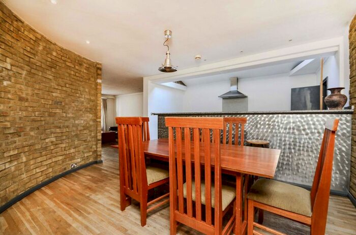 2 Bedroom Flat To Rent In Wapping High Street, Wapping, London, E1W