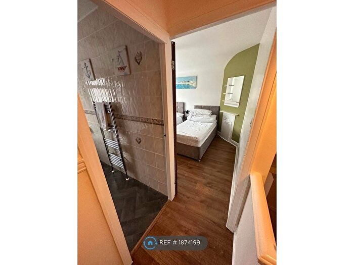 4 Bedroom Semi-Detached House To Rent In Cross Flatts Grove, Leeds, LS11