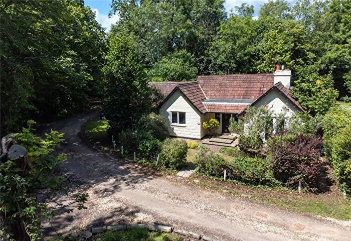 3 Bedroom Bungalow For Sale In Unstead Wood, Peasmarsh, GU3