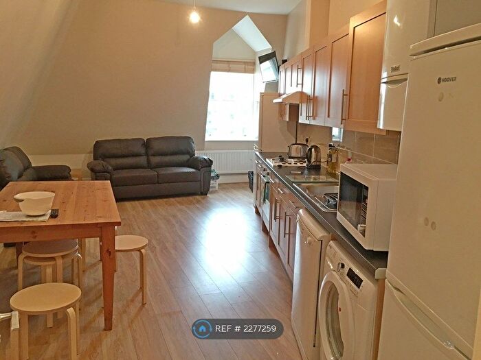 6 Bedroom Flat To Rent In Royal York Crescent, Bristol, BS8