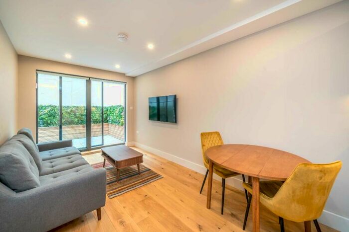 1 Bedroom Flat To Rent In Fulham Road, Chelsea, SW10