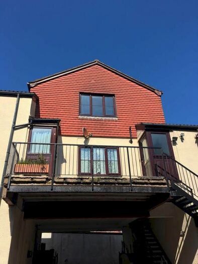 2 Bedroom Flat To Rent In Beach Street, Dawlish, EX7