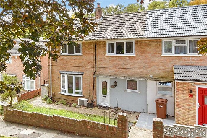 3 Bedroom Semi-Detached House For Sale In Albatross Avenue, Strood, Rochester, Kent, ME2