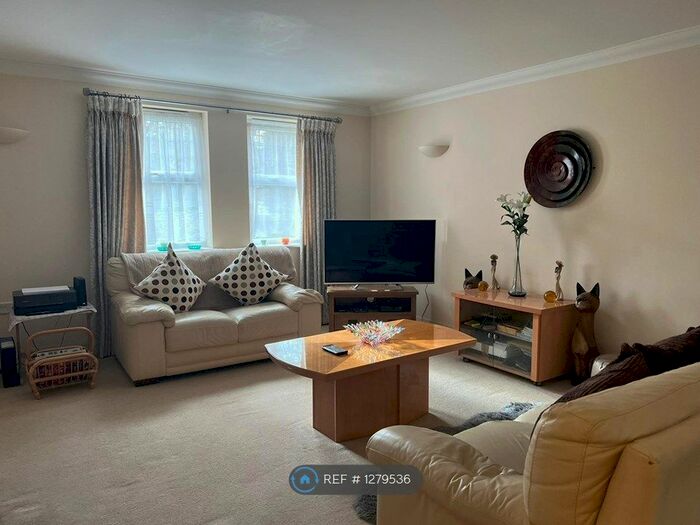 2 Bedroom Flat To Rent In Linden Court, Bromley, BR1