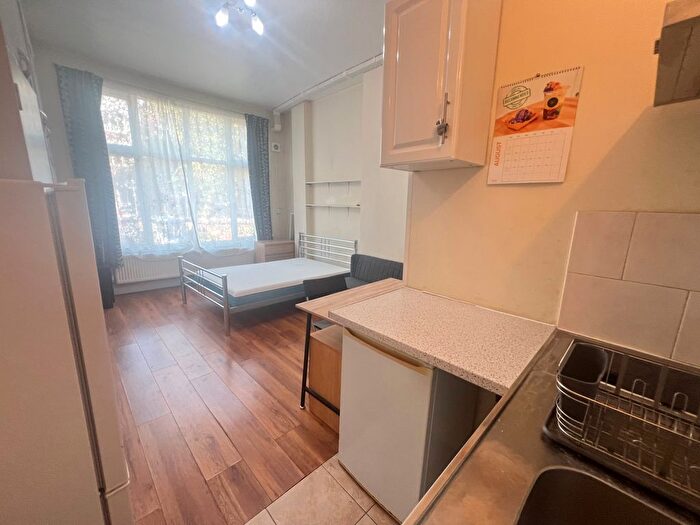 Studio To Rent In Chatsworth Rd, London, NW2