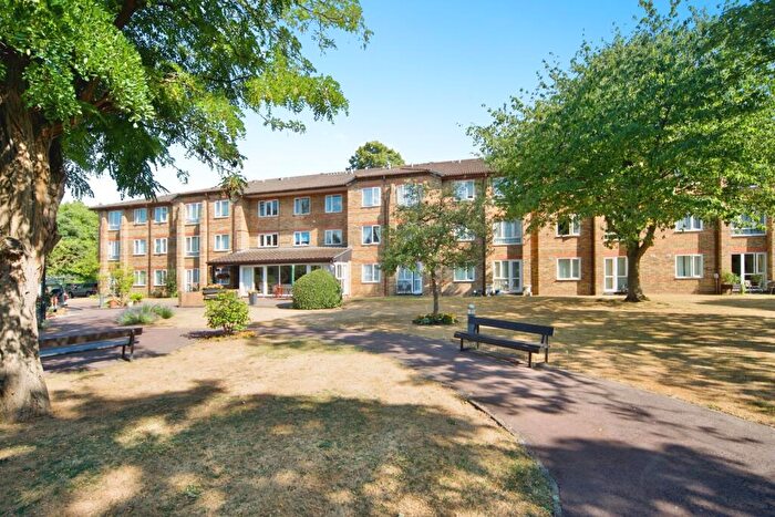 1 Bedroom Flat For Sale In Cambridge Road, London, E11