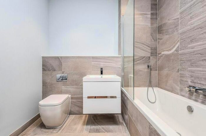 2 Bedroom Flat To Rent In Hermitage Lane, London, SW16