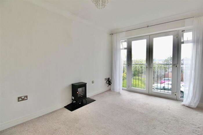 2 Bedroom Flat To Rent In Charlton Mews, Hull, HU9