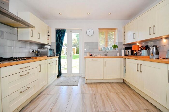 2 Bedroom Detached Bungalow For Sale In Redhall End, Colney Heath, St. Albans, AL4