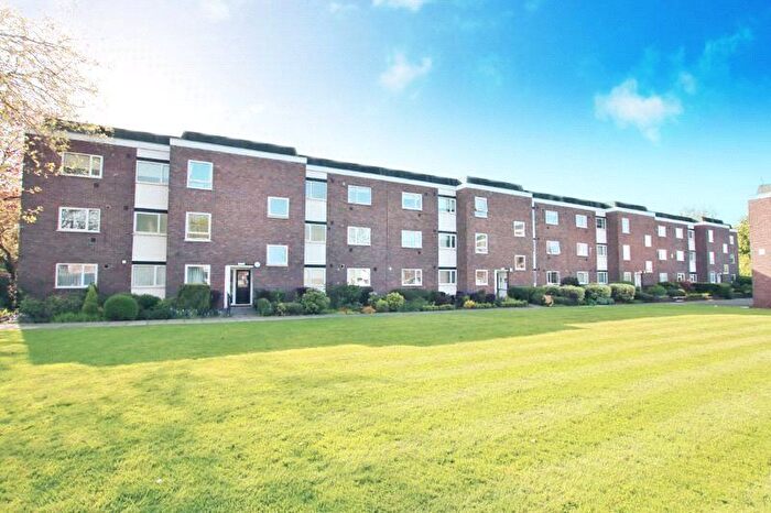 2 Bedroom Flat To Rent In Lancelyn Court, Spital, Wirral, Merseyside, CH63