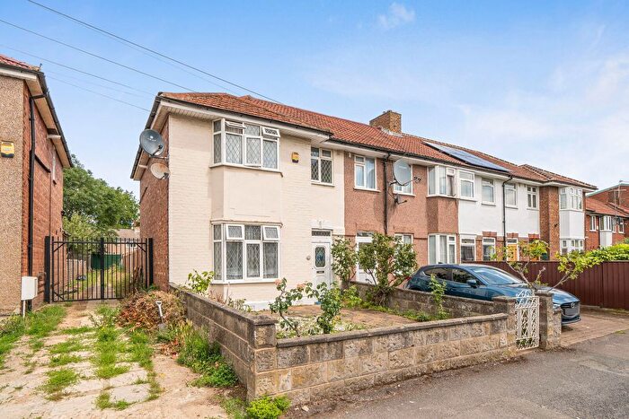 3 Bedroom Semi Detached House For Sale In Sunningdale Avenue, East Acton, London, W3