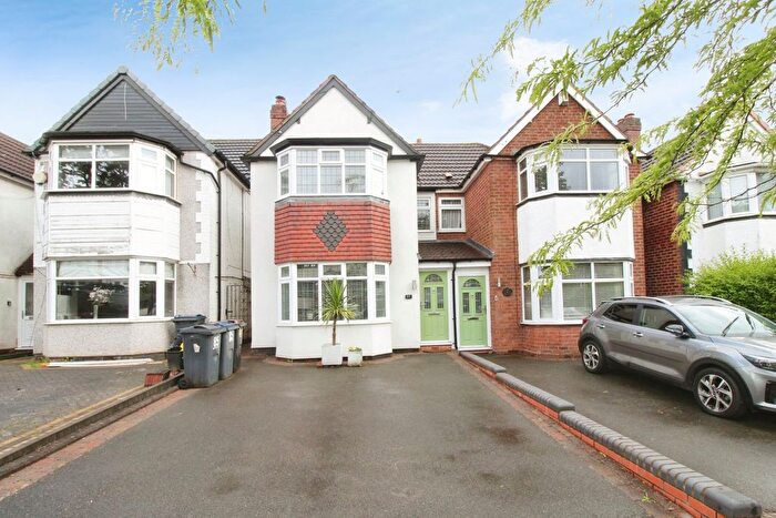 3 Bedroom Semi-Detached House For Sale In Goldthorne Avenue, Sheldon, Birmingham, West Midlands, B26