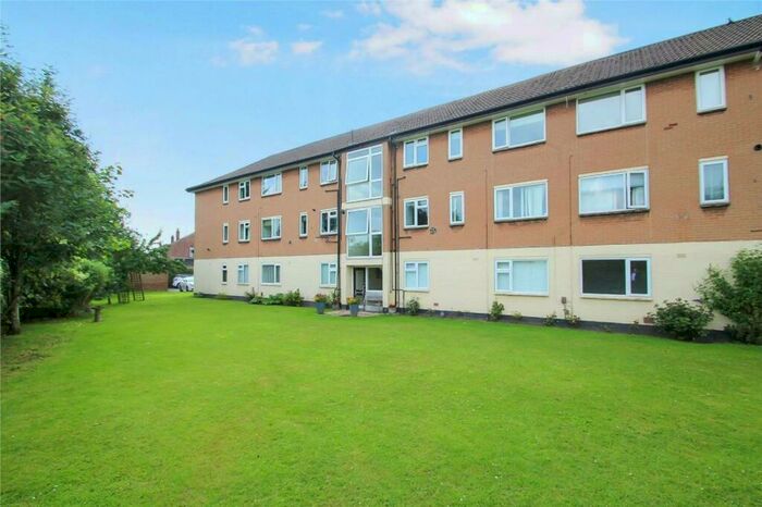 2 Bedroom Apartment To Rent In Abbots Close, Sale, M33