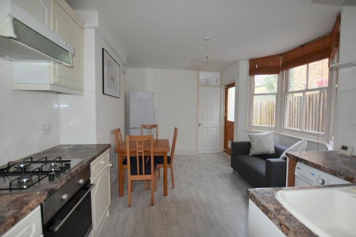 2 Bedroom Flat To Rent In Helix Road, Brixton, SW2