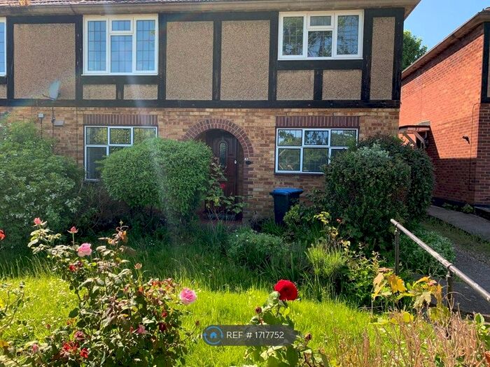 2 Bedroom Maisonette To Rent In Monks Close, Enfield, EN2