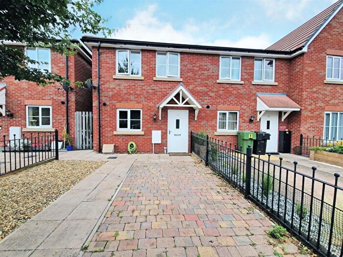 2 Bedroom End Of Terrace House To Rent In Forge Close, Catshill, Bromsgrove, B61
