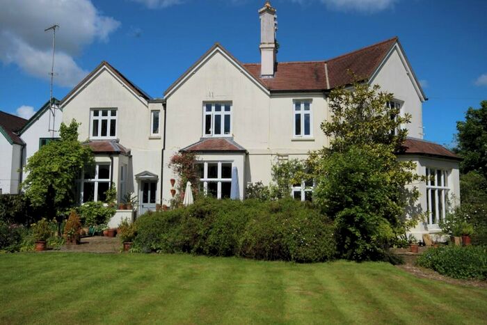 5 Bedroom House For Sale In Turners Hill Road, East Grinstead, RH19
