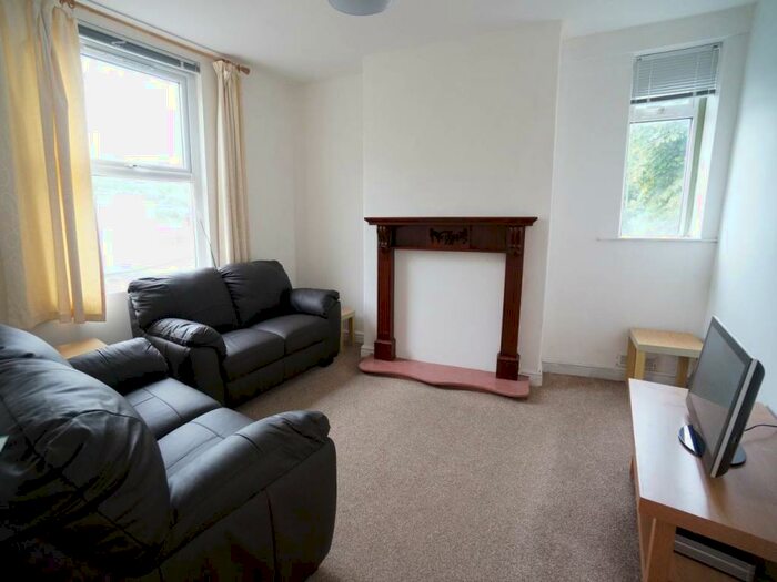 2 Bedroom House To Rent In Penllys Terrace, Bangor, Gwynedd, LL57