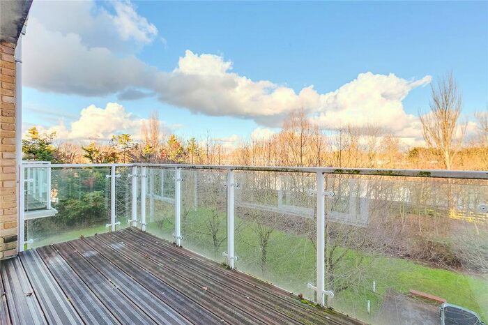 2 Bedroom Flat To Rent In Melliss Avenue, Richmond, TW9