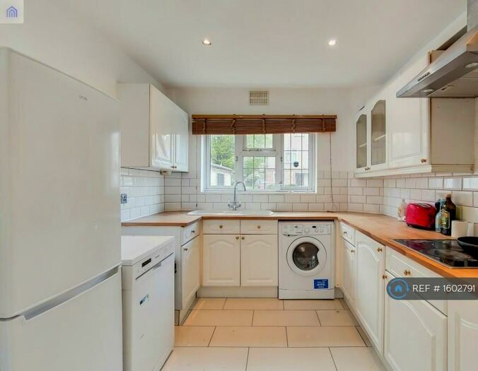 5 Bedroom End Of Terrace House To Rent In Next To Langdon Park Dlr Station, London, E14