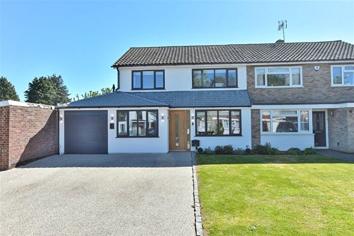 3 Bedroom Semi Detached House For Sale In Cheyne Walk, Meopham, Kent, DA13