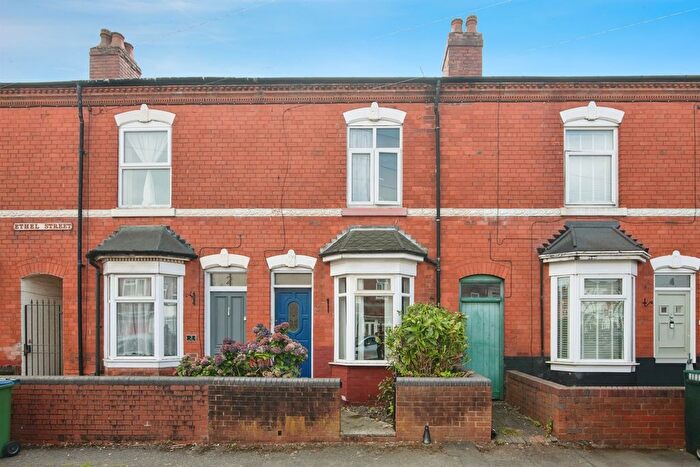 3 Bedroom Semi-detached House For Sale In Ethel Street, Smethwick, B67