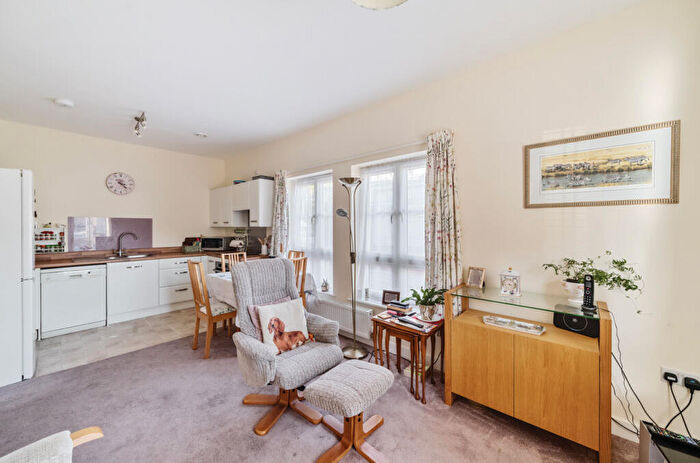 2 Bedroom Flat For Sale In Frome Road, Radstock, BA3