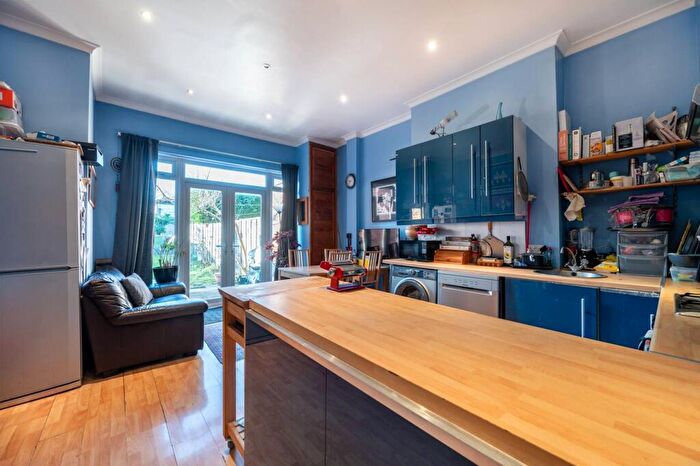 3 Bedroom Flat For Sale In Anson Road, Willesden Green, London, NW2