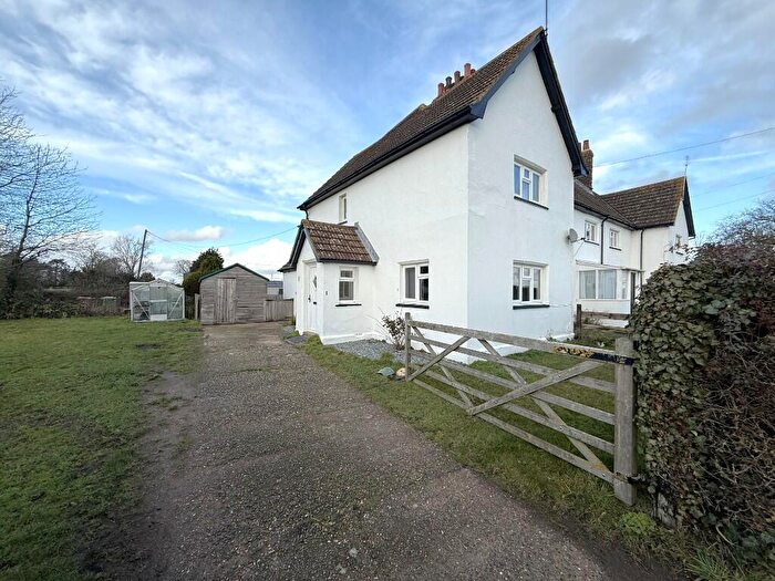3 Bedroom Cottage To Rent In Hall Lane, South Ockendon, Essex, RM15