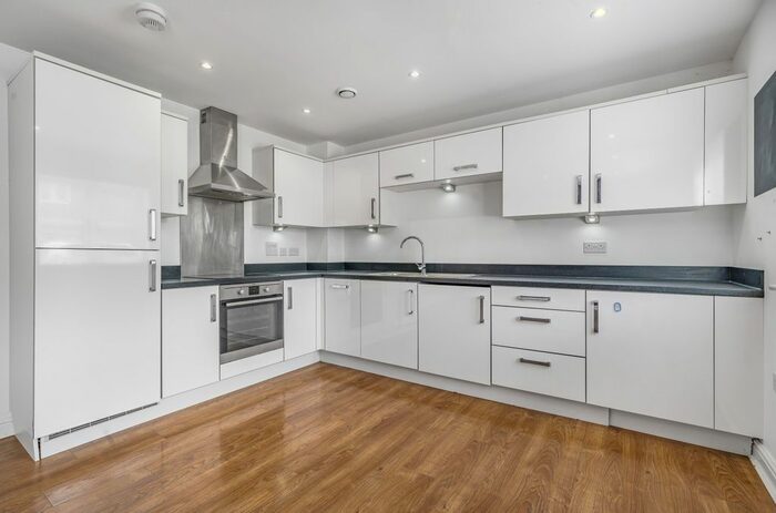 2 Bedroom Flat To Rent In Outfield Crescent, Wokingham, Berkshire, RG40