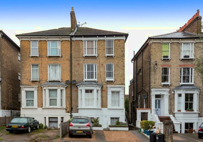 2 Bedroom Flat To Rent In Grosvenor Road, Wanstead, E11