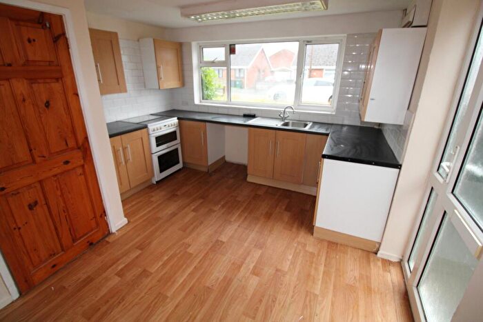 2 Bedroom House To Rent In Farm Side, Newhall, DE11