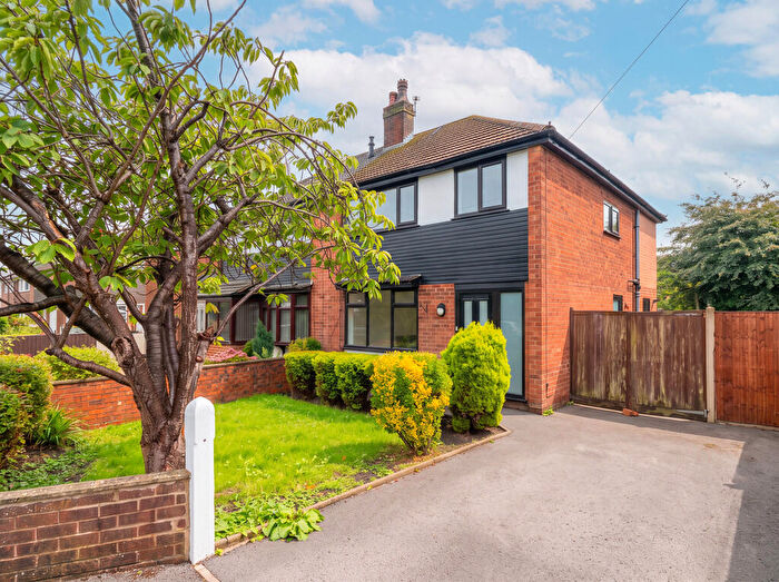 3 Bedroom Semi-Detached House For Sale In Wham Lane, New Longton, PR4