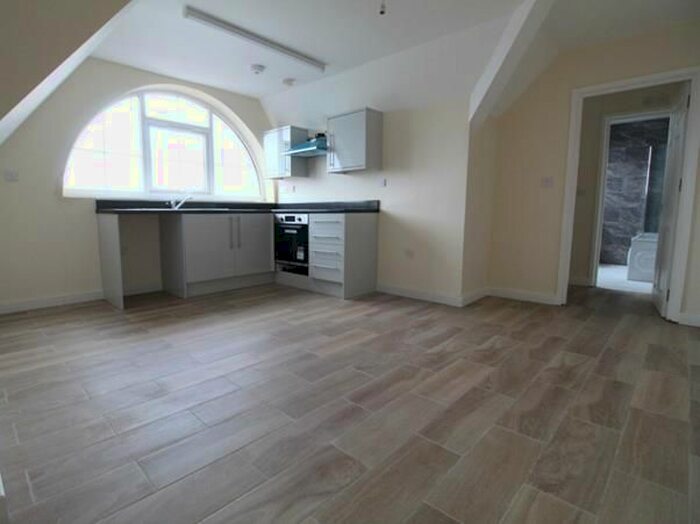 1 Bedroom Flat To Rent In Holywell Lane, Castleford, WF10