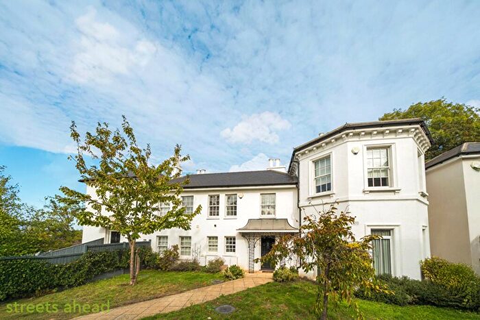 2 Bedroom Apartment To Rent In Gayfere Place, London, SE25