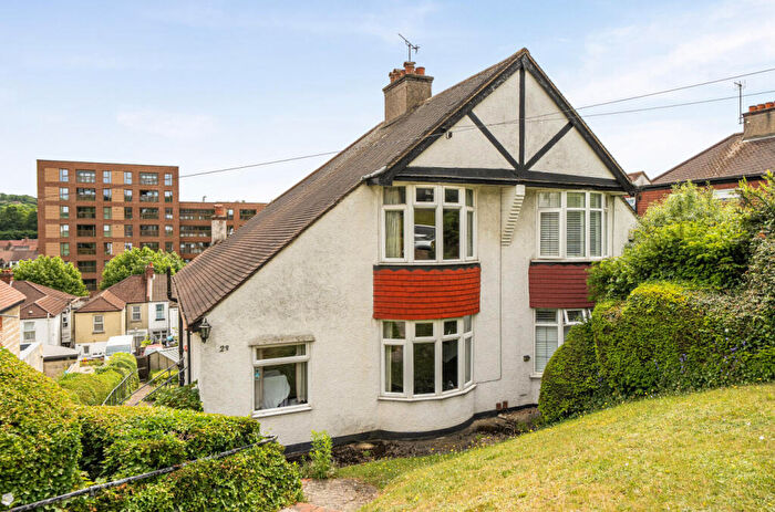 3 Bedroom Semi-Detached House For Sale In Kingsdown Avenue, South Croydon, CR2