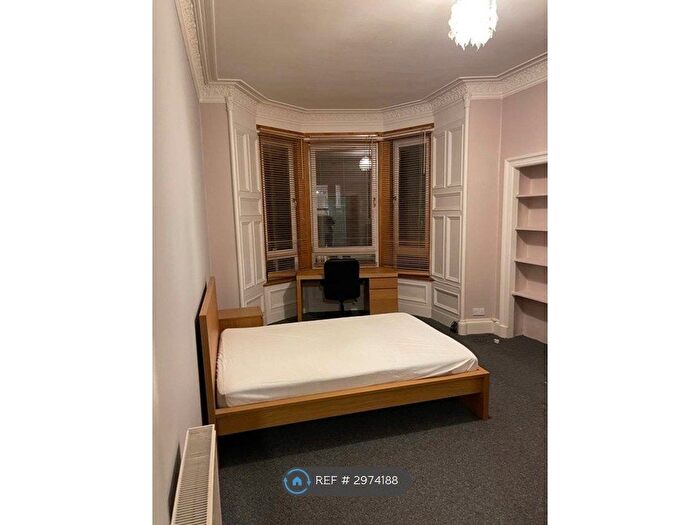 3 Bedroom Flat To Rent In Millar Crescent, Edinburgh, EH10