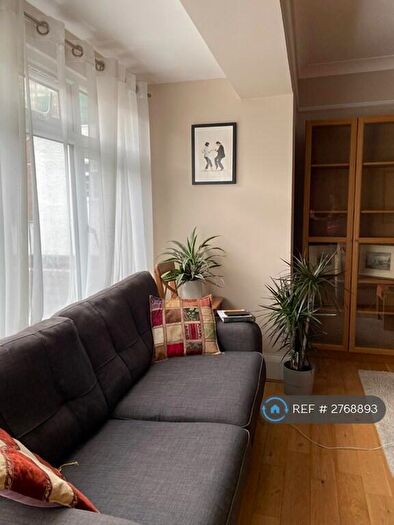 3 Bedroom Flat To Rent In St. Cuthberts Road, London, NW2