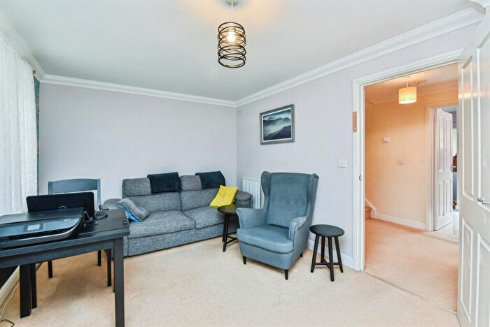 3 Bedroom End Of Terrace House For Sale In Middle Leaze, Chippenham, SN14